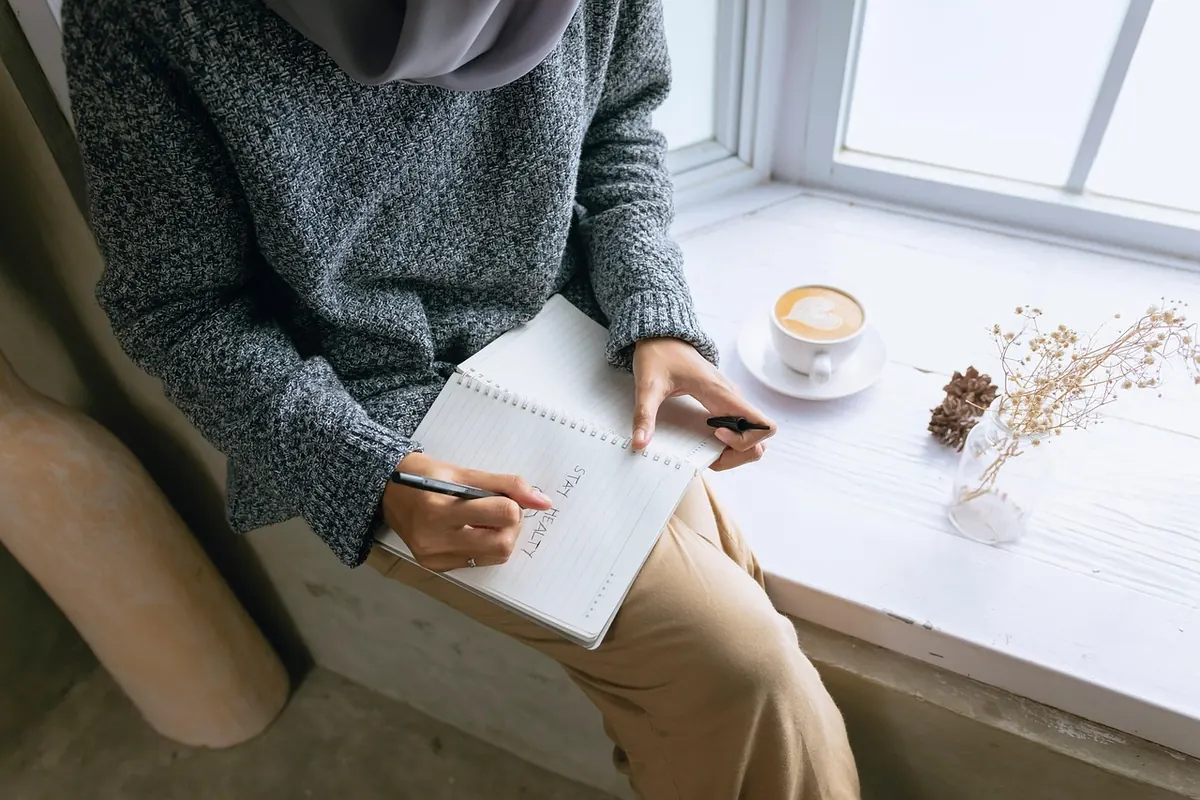A Winter Journaling Routine for Darker Mornings