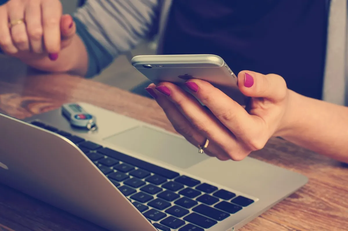 Voice Notes vs Handwritten Notes: Which Is Better for Idea Capture?